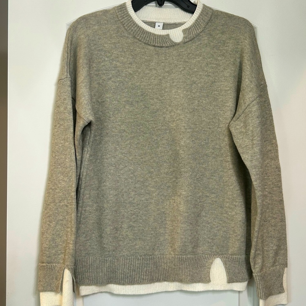 Cozy knitted faux layered sweater size M
